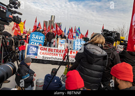 Windsor, Ontario, Canada - 11 January 2019 - Canadian auto workers, members of the Unifor labor union, rallied across the Detroit River from the General Motors headquarters in Detroit to protest GM's plan to close the Oshawa, Ontario assembly plant, throwing thousands out of work. Credit: Jim West/Alamy Live News Stock Photo