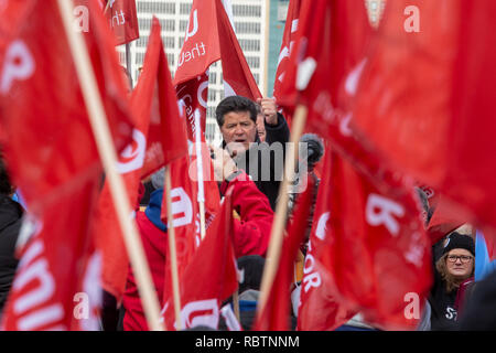 Windsor, Ontario, Canada - 11 January 2019 - Jerry Dias, president of the Unifor labor union which represents Canadian auto workers, speaks at a rally protesting General Motors' planned closing of the Oshawa, Ontario assembly plant. The rally was held across the Detroit River from General Motors headquarters in Detroit. Credit: Jim West/Alamy Live News Stock Photo