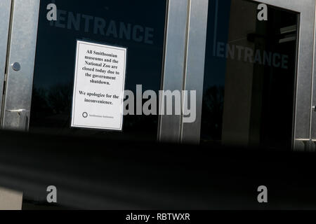 Washington, DC, USA. 11th Jan, 2019. A sign outside of the Smithsonian National Museum of American History informing visitors that the museum is closed due to the partial Government shutdown in Washington, DC on January 11, 2019. The shutdown, now entering it's 22nd day, is the longest Government shutdown in U.S. history. Credit: Kristoffer Tripplaar/Alamy Live News Stock Photo