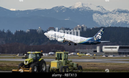 Richmond, British Columbia, Canada. 11th Jan, 2019. An Alaska Airlines Boeing 737-800 (N594AS) jet airliner takes off from Vancouver International Airport. Credit: Bayne Stanley/ZUMA Wire/Alamy Live News Stock Photo