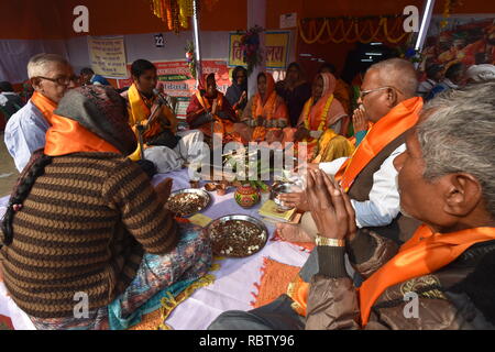 Outram Ghat, Kolkata, India. 12th January, 2019. Sadhus, pilgrims and devotees are seen at the Gangasagar mela transit camp on their way to the annual forthcoming Hindu festival, the Makar Sankranti at the Gangasagar, the sacred and a noted Hindu pilgrimage centre at the confluence of the river Ganges and the Bay of Bengal, where they will  take holy dip on 14th-15th January, 2019. Credit: Biswarup Ganguly/Alamy Live News Stock Photo