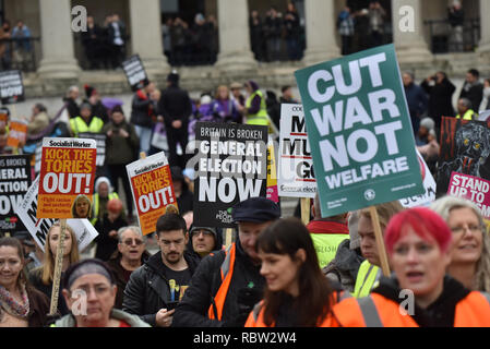 Trafalgar Square, London, UK. 12th January 2019. Protest for a general election organised by The People's Assembly in central London,. 'Britain is Broken, General Election Now'. The protesters are wearing yellow vests after the protests in France and they have recently been seen in London by pro Brexit supporters. Credit: Matthew Chattle/Alamy Live News Stock Photo