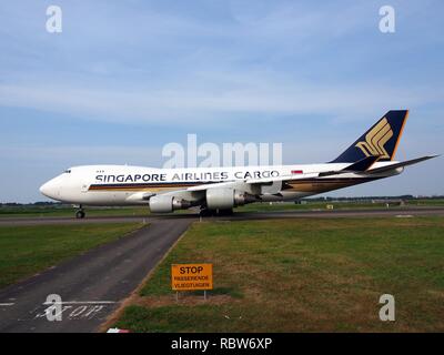 9V-SFG Singapore Airlines Cargo Boeing 747-412F - cn 26558, taxiing 22july2013 pic-006. Stock Photo