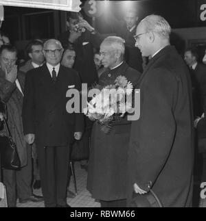 Aankomst vice president van India Radhakrishnan op Schiphol. De vice-president m, Bestanddeelnr 913-0598. Stock Photo