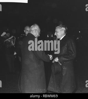 Aankomst vice president van India Radhakrishnan op Schiphol. Professor de Quay b, Bestanddeelnr 913-0596. Stock Photo