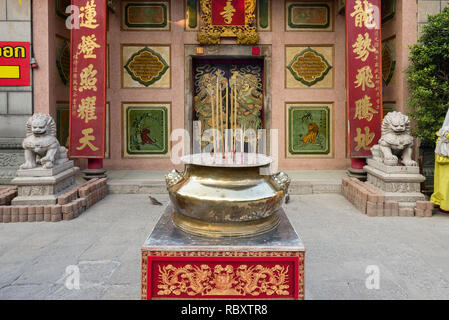 offerings in Wat Mangkon Kamalawat temple during Chinese New Year Celebrations in Bangkok, Thailand Stock Photo