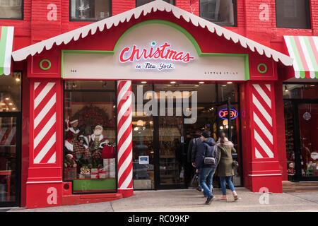 Christmas-shop New York, Little Italy, Manhattan, New York, USA Stock