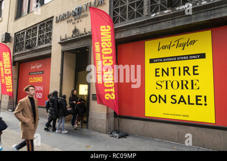 Iconic Lord & Taylor Department Store on Fifth Avenue Closes its Doors, New York City, USA Stock Photo