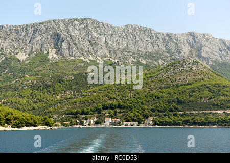 Drvenik, Croatia.  Coastal settlement Drvenik on Makarska riviera, located between the mountain Rilic and the coast. Stock Photo