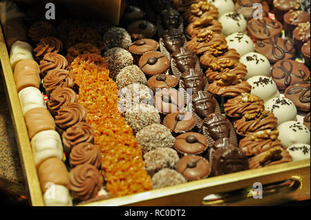 Belgische Pralinen,  Brüssel, Belgien, Europa | Belgian pralines, chocolate, Brussels, Europe Stock Photo