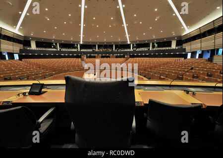 EU-Parlamentsgebäude, Plenarsall des Brüsseler Sitzes des Europäischen Parlaments,  Brüssel, Belgien, Europa | Parliament building of the European Par Stock Photo