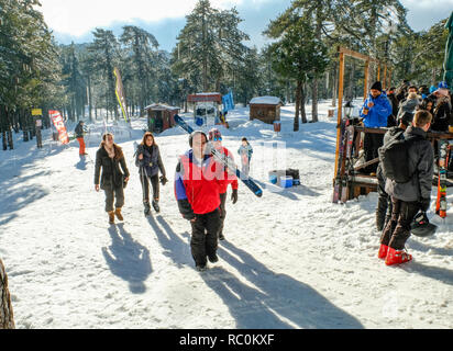 Skiers and snow boarders enjoy fine conditions at the Sun Valley ski resort on the slopes of Mount Olympus in the Troodos Mountains, Cyprus. Stock Photo