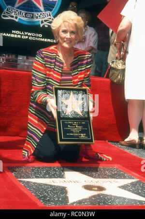 HOLLYWOOD, CA - AUGUST 20: Actress Jeanne Cooper receives the 1,987th star on Hollywood Walk of Fame on August 20, 1993 on Hollywood Blvd in Hollywood, California. Photo by Barry King/Alamy Stock Photo Stock Photo