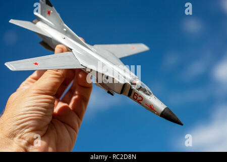 MIG-23 Flogger ダイキャストモデル Amazon.com: Academy MIG-23 Flogger : Arts, Crafts & Sewing