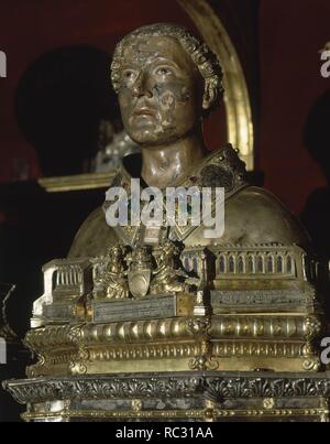 BUSTO RELICARIO DE SAN LORENZO - PLATA DORADA CON ESMALTES Y PIEDRAS PRECIOSAS - REGALO DEL ANTIPAPA LUNA BENEDICTO XIII - SIGLO XIV. Location: LA SEO. SARAGOSSA. Saragossa Zaragoza. SPAIN. Stock Photo