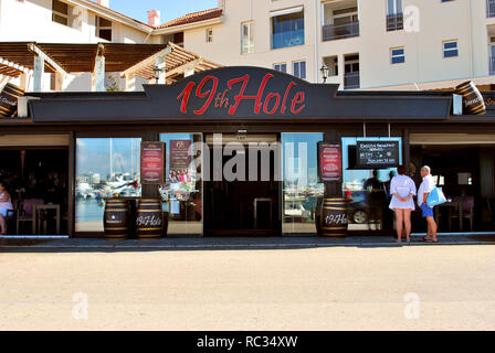 19th Hole English Golf Course theme restaurant in Vilamoura Stock Photo