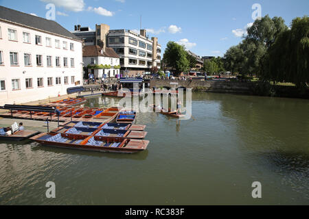 Punts on the River Cam in the university city of Cambridge, Cambridgeshire, England Stock Photo