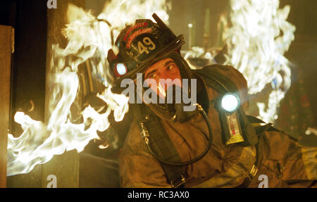 Original film title: LADDER 49. English title: LADDER 49. Year: 2004. Director: JAY RUSSELL. Stars: JOAQUIN PHOENIX. Credit: TOUCHSTONE PICTURES / Album Stock Photo