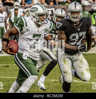 Oakland, California, USA. 1st Nov, 2015. New York Jets quarterback Geno Smith (7) attempts to out run Oakland Raiders defensive tackle Mario Jr. Edwards on Sunday, November 01, 2015, at O.co Coliseum in Oakland, California. The Raiders defeated the Jets 34-20. Credit: Al Golub/ZUMA Wire/Alamy Live News Stock Photo
