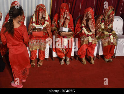 Mumbai, India. 13th Jan, 2019. Indian brides dressed in traditional wedding costumes attend a mass wedding event in Mumbai, India, Jan. 13, 2019. Mass weddings in India are organized by social organizations primarily to help the economically backward families who cannot afford the high ceremony costs as well as the customary dowry and expensive gifts that are still prevalent in many communities. Credit: Stringer/Xinhua/Alamy Live News Stock Photo