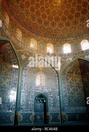Islamic Art. Safavid era. Sheikh Lotf Allah Mosque. Built in 1598 during the reign of Abbas I and completed in 1602 in time of Sheikh Lotfollah. Mirhab and dome of the prayer hall covered with glazed tiles and writing of Ali Reza Abbasi. Isfahan. Islamic Republic of Iran. Stock Photo