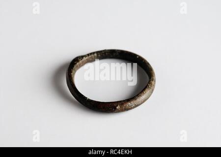 Bronze ring with rounded outer edge. 2.3 x 0.2 cm - Medieval period from the archaeological site of ' La Magistral ' in Alcala de Henares - ' Burgo de Santiuste Museum ' (Madrid). SPAIN. Stock Photo