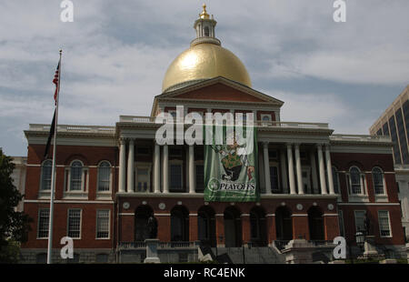 United States. Boston. Massachusetts State House. 18th century. Designed by Charles Bulfinch. On the facade, basketball team banner of the 'Boston Celtics' for the play off against 'Los Angeles Lakers,' June 2008. Stock Photo