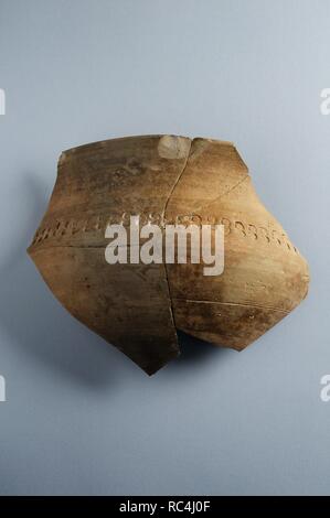 Fragment of a ceramic pot with stamped decoration. 13, 5 cms x 16 cms Thickness 0, 5 cm - Second Iron Age period , from the archaeological site of ' Poligono 25' in Alcalá de Henares -' Burgo de Santiuste Museum' (Madrid .) SPAIN. Stock Photo