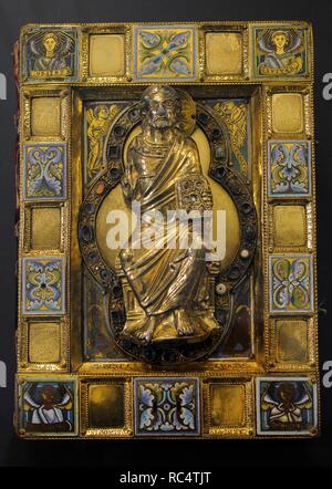 Golden book cover of a Carolingian Gospel Book. Cologne, c. 1160-1180. Germany. Gilt silver with enamel, studded with stones. Museum Schnu tgen. Cologne, Germany. Stock Photo