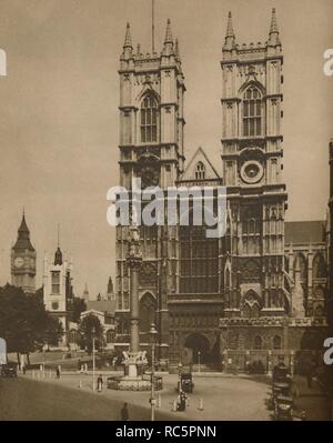 Westminster Abbey and scholars war memorial column with St Margaret's ...