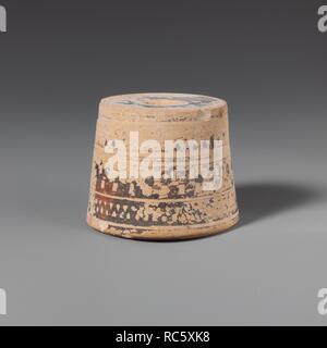 Terracotta loom weight. Culture: Greek, Corinthian. Dimensions: H.: 1 11/16 x 2 1/16 in. (4.3 x 5.2 cm). Date: ca. 575-525 B.C..  The geometric decoration shows a rather even balance between glazed and reserved areas. It recalls the checkerboard patterns on the shrouds depicted in Geometric representations of the prothesis (laying out of the dead). One wonders whether the pattern on the loomweight echoed, in simpler form, that of the textiles being woven. Museum: Metropolitan Museum of Art, New York, USA. Stock Photo