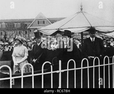 Winston Churchill, Secretary of State for Air at Hendon Air Display with Sir Frederick and Lady Sykes and Sir Hugh Trenchard. 8th July 1920 Stock Photo