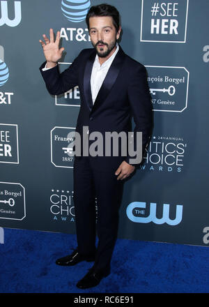 Santa Monica, United States. 13th Jan, 2019. Diego Luna arrives at the 24th Annual Critics' Choice Awards held at the Barker Hangar on January 13, 2019 in Santa Monica, Los Angeles, California, United States. (Photo by Xavier Collin/Image Press Agency) Credit: Image Press Agency/Alamy Live News Stock Photo