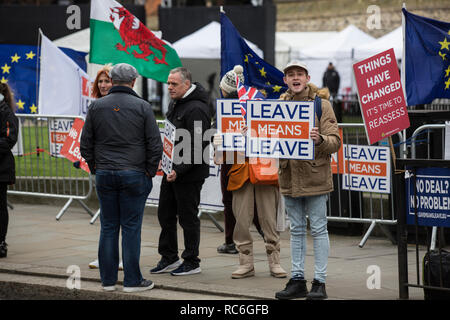 London, UK. 14th Jan 2019. Leave and Pro EU Remain supporters outside Houses of Parliament, London, UK 14th January 2019 Pro Remain suppoorters try to gather last ditch support against Brexit ahead of tomorrow's meaningful vote where Members of Parliament will approve or reject Theresa May's controversial plan. However, last month the prime minister dramatically called off the 'meaningful vote', in the face of what had been expected to be a significant defeat at the hands of rebel MPs. Credit: Jeff Gilbert/Alamy Live News Stock Photo