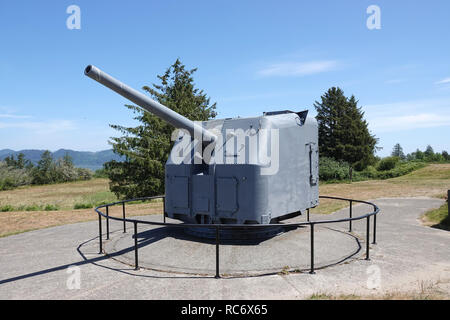 5' Naval Gun at Battery 245 at Fort Stevens State Park, Oregon, USA Stock Photo