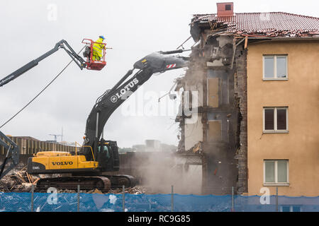Machinery deconstructing old building Stock Photo - Alamy