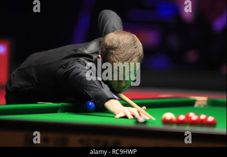 Jack Lisowski during his match with Ding Junhui during day two of the 2019 Dafabet Masters at Alexandra Palace, London. Stock Photo