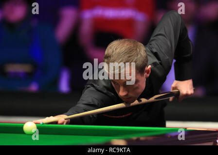 Jack Lisowski during his match with Ding Junhui during day two of the 2019 Dafabet Masters at Alexandra Palace, London. Stock Photo