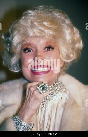 ***FILE PHOTO*** Carol Channing has passed away at 97 Carol Channing 1990 Photo By Adam Scull/PHOTOlink/MediaPunch Stock Photo