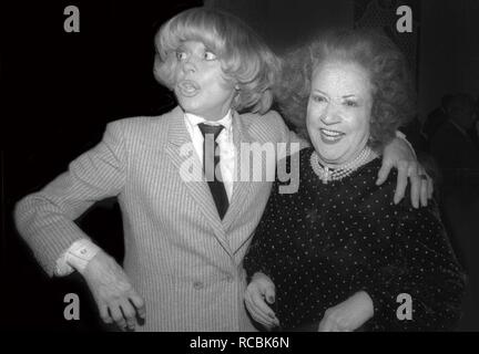 ***FILE PHOTO*** Carol Channing has passed away at 97 Carol Channing and Ethel Merman 1980 Photo By Adam Scull/PHOTOlink/MediaPunch Stock Photo