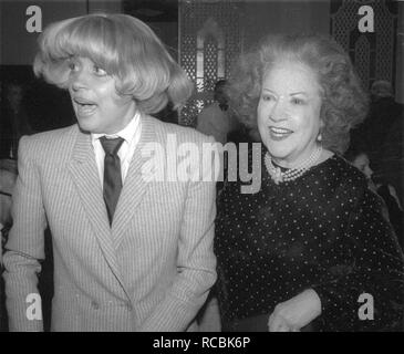 ***FILE PHOTO*** Carol Channing has passed away at 97 Carol Channing and Ethel Merman 1980 Photo By Adam Scull/PHOTOlink/MediaPunch Stock Photo