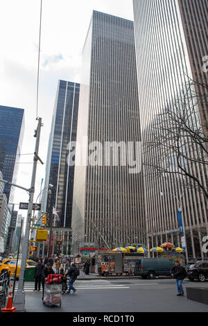 General View GV of the News Corporation Building, 1211 Avenue of the Americas, New York, NY 10036, USA. The building serves as the global headquarters Stock Photo