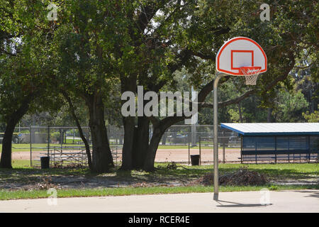 Basketball hoop on outside court in Largo Florida Stock Photo