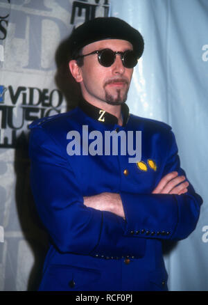 UNIVERSAL CITY, CA - SEPTEMBER 2: Musician The Edge, aka David Howell Evans of U2 attends the 10th Annual MTV Video Music Awards on September 2, 1993 at Universal Amphitheatre in Universal City, California. Photo by Barry King/Alamy Stock Photo Stock Photo