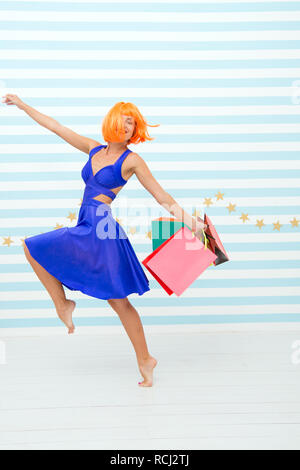 Uitdrukking Drank Benodigdheden Fashion. Black Friday sales. happy woman go shopping. Last preparations. big  sale in shopping mall. Crazy girl with shop bags. Happy shopping online.  Happy holidays. Successful shopping Stock Photo - Alamy