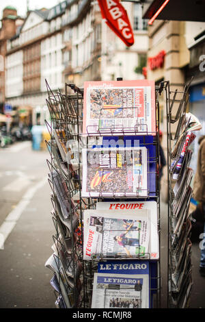 PARIS, FRANCE - OCT 28, 2017: French international newspaper with news from Spain about the Catalonia Referendum and protests in Barcelona - tabac kiosk stand in city  Stock Photo