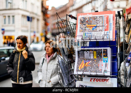 PARIS, FRANCE - OCT 28, 2017: Women next to Liberation and Aujord'hui newspapers with news from Spain about the Catalonia Referendum and protests in Barcelona - kiosk stand in city Stock Photo