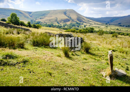 Summer sunshine on the hills and countryside of the Vale of Edale, Derbyshire, Peak District National Park, England, UK Stock Photo