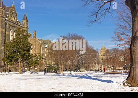 Washington DC, USA. 15th Jan 2019. Classes resumed today at Georgetown University after a heavy snowfall damped close to a foot of snow in District of Columbia. Credit: Andrei Medvedev/Alamy Live News Stock Photo