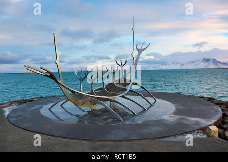 Solfar Sun Voyager boat sculpture by Jon Gunnar Arnason, Reykjavik, Iceland Stock Photo